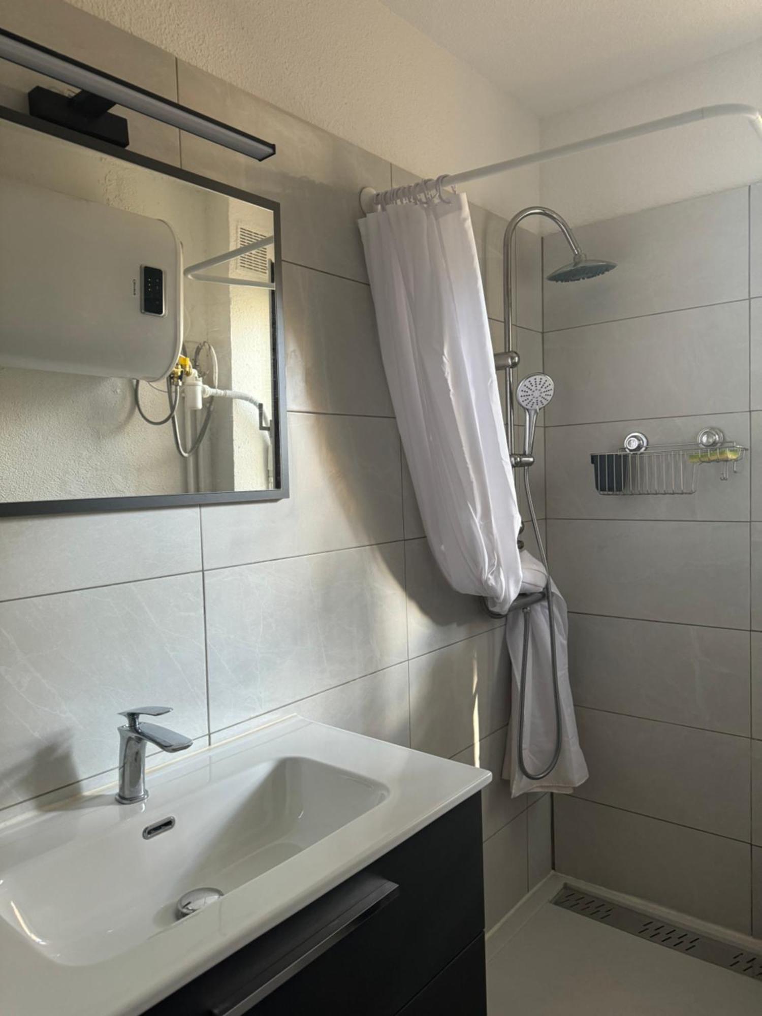 Grand Studio Cabine Proche Plage Et Port Gruissan Exteriör bild